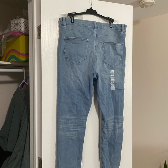 Denver Hayes Cropped Jeans - Picture 3 of 4